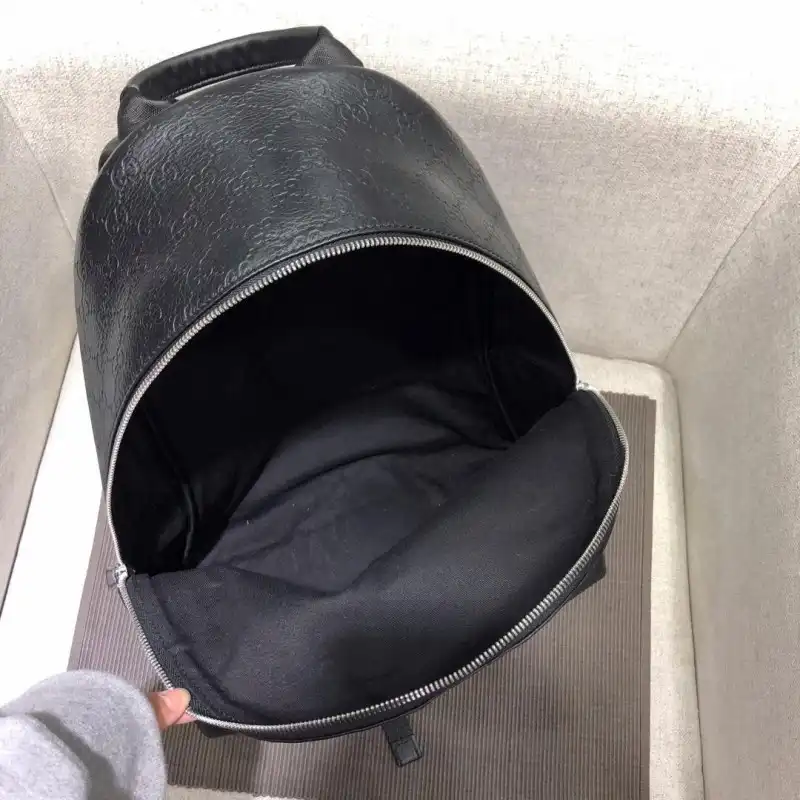 G*u*i bags 1917m0066