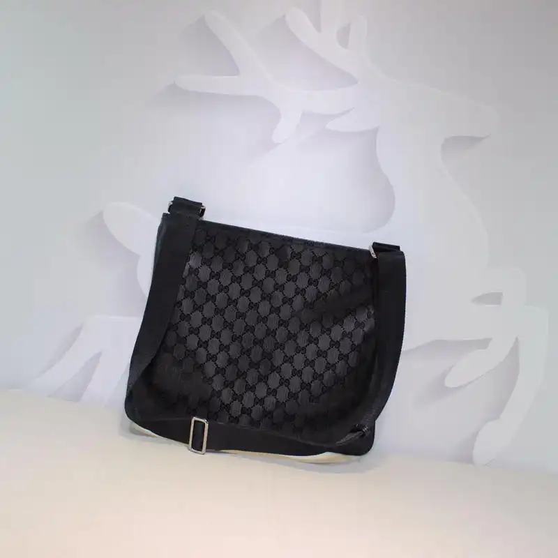 G*u*i messenger bags 19gm0031