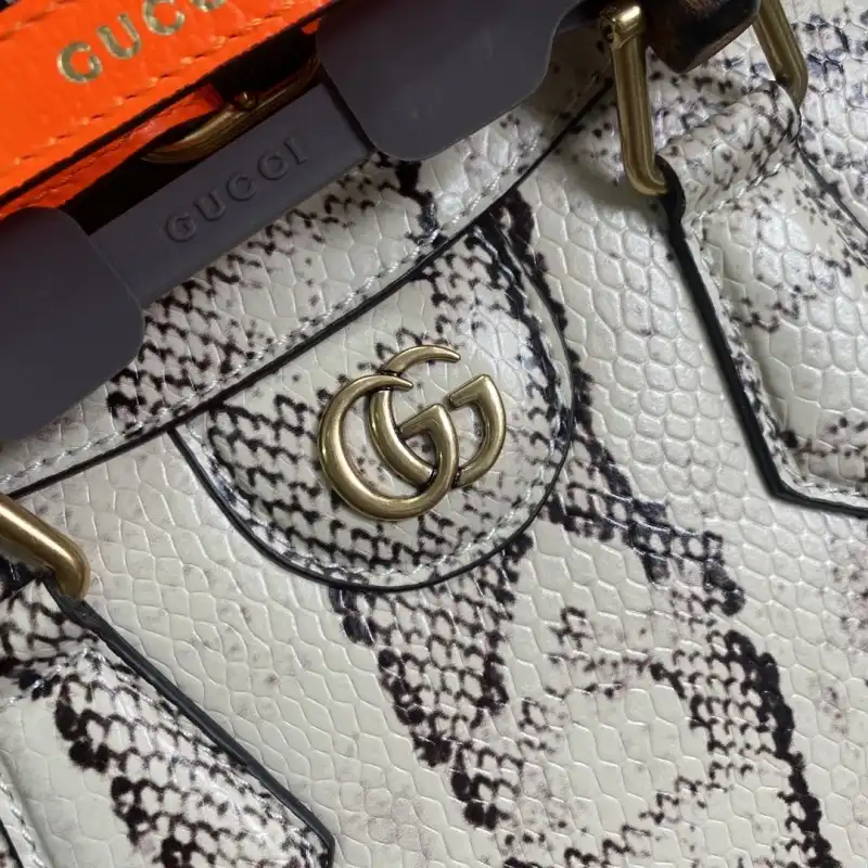 G*u*i s bags 2108ya0018