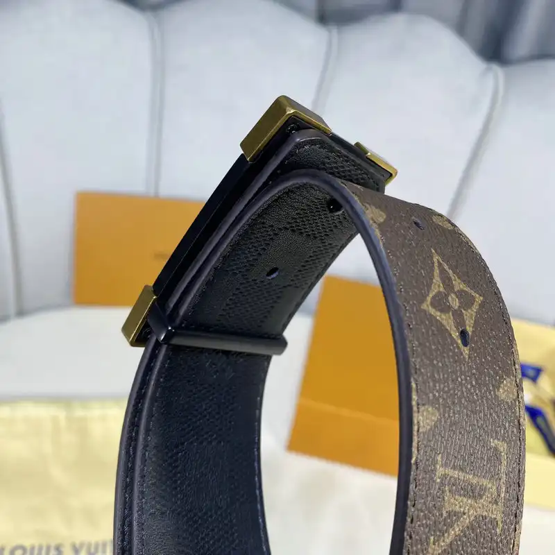 LV Belts 2204XA0004