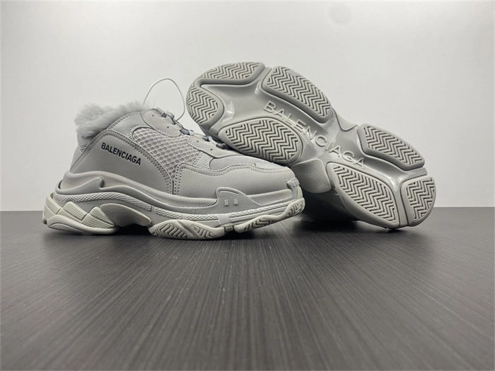 BLCG Triple S Fake Fur Grey  668563 W3CQ5 Supportive 4433