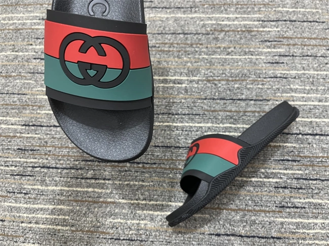 G*u*i slide zipup 421