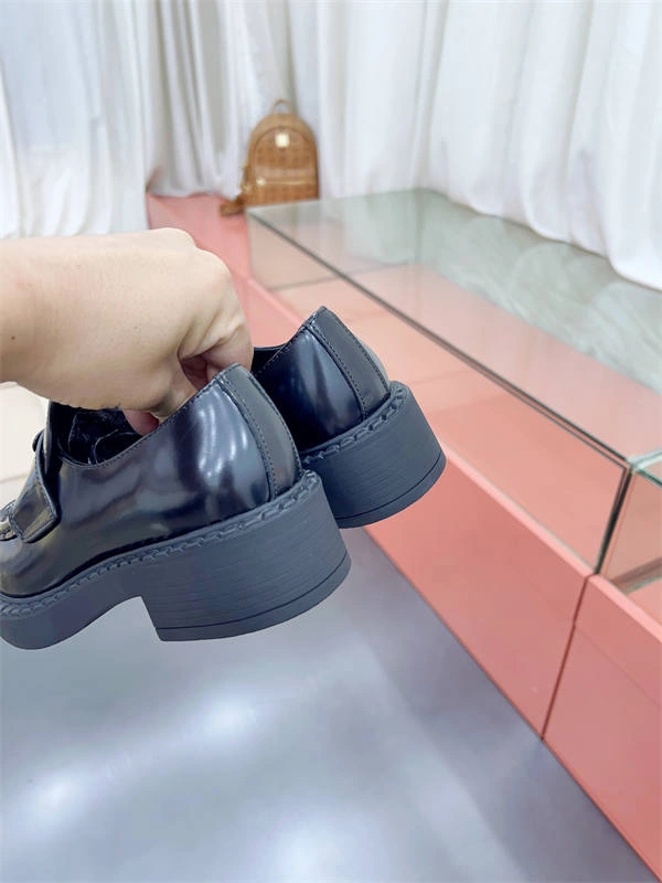 Resilient PRADA 3215