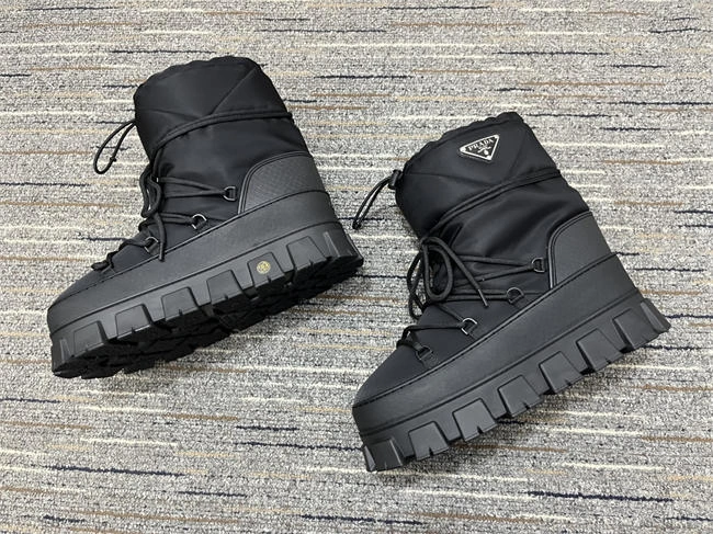 Elegant Prada Boot 3244