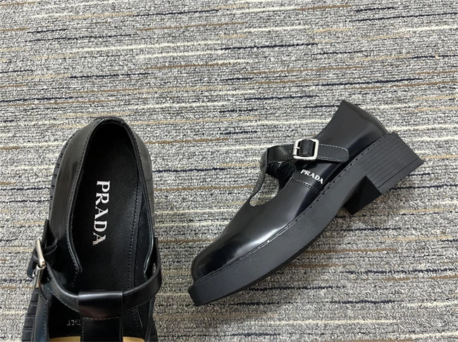 EyeCatching Prada Loafer Women 3339