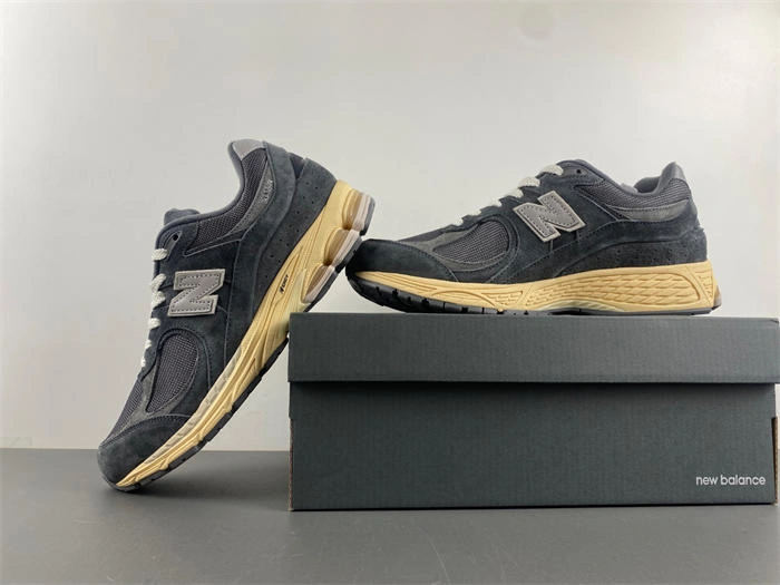 Bright new balance NB M2002RHO 5830